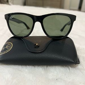 Ray-Ban Wayfarer Polarized Sunglasses